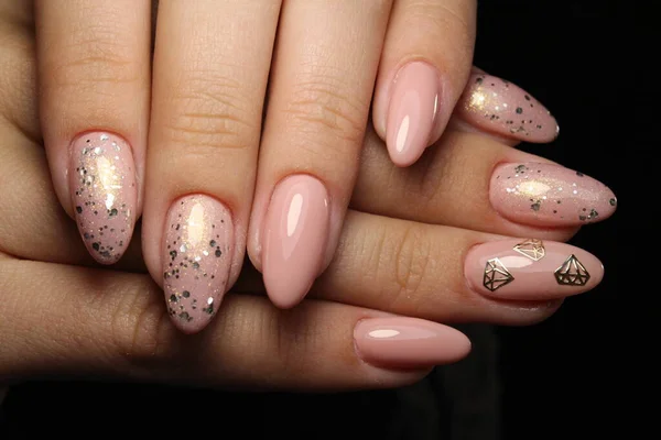 Manicura Hermosa Con Patrón Brillante Sobre Fondo Las Manos Femeninas — Foto de Stock