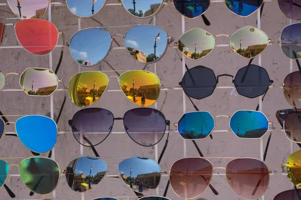 Multi Barevné Sluneční Brýle Zrcadlovým Odrazem — Stock fotografie