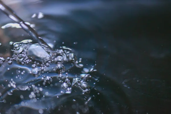 Waterdruppels Het Oppervlak Van Een Rivier — Stockfoto