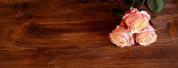 Romantický Zátiší Růžovými Růžemi Starém Dřevě Koncept Pro Den Matek — Stock fotografie
