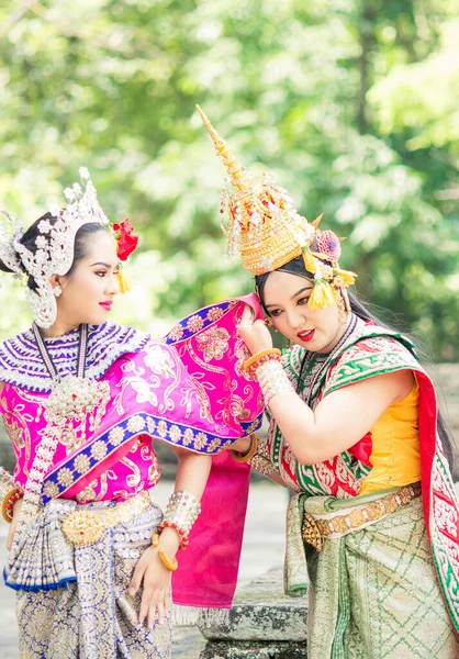 Wanita Asia Mengenakan Khas Pakaian Tradisional Thailand Ini Secara Harfiah — Stok Foto