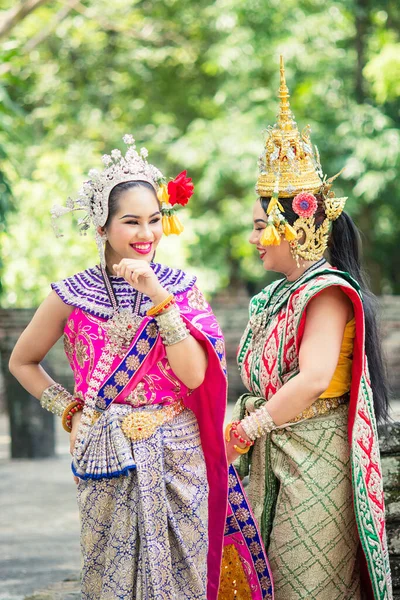 Wanita Asia Mengenakan Khas Pakaian Tradisional Thailand Ini Secara Harfiah — Stok Foto