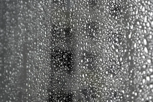 유리에 빗방울이 떨어진다 추상적 — 스톡 사진