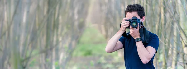 Junger Mann Fotograf Der Natur Kopierraum — Stockfoto