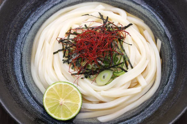 Close Macarrão Japonês Bukkake Udon Uma Tigela — Fotografia de Stock