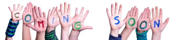 Παιδιά Χέρια Οικοδόμηση Πολύχρωμο Λέξη Έρχεται Σύντομα Λευκό Απομονωμένο Φόντο — Φωτογραφία Αρχείου