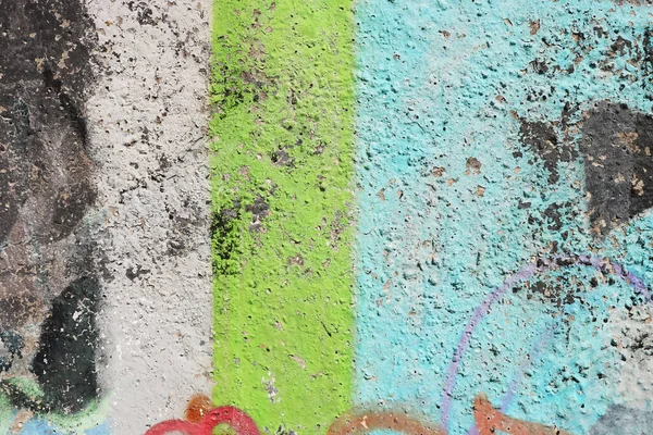 Alten Verwitterten Graffitiwand Farbenfrohe Betonwand Fragment Weißen Kalk Grüne Himmelblau — Stockfoto