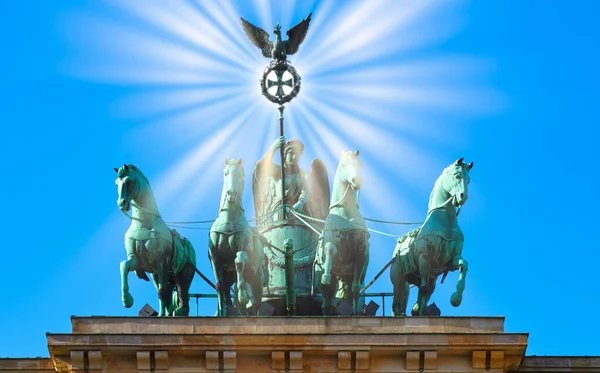 Quadriga Berlini Brandenburgi Kapun Áll — Stock Fotó