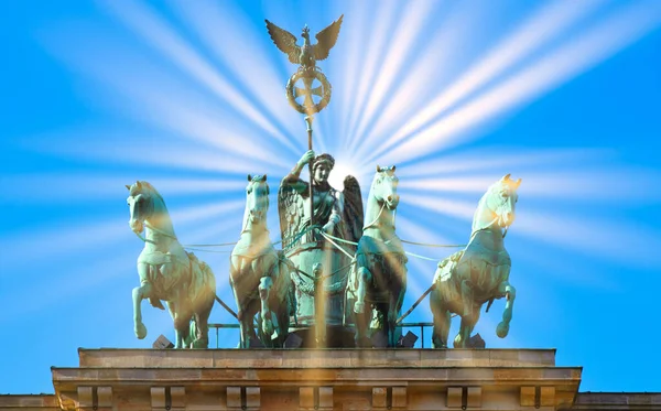 Quadriga Berlini Brandenburgi Kapun Áll — Stock Fotó