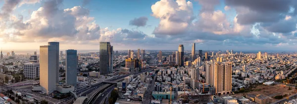 Günbatımında Tel Aviv Skyline Günbatımında Tel Aviv Şehri Büyük Panorama — Stok fotoğraf