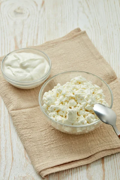 Frischer Dorfquark Und Joghurt Glasschüsseln Gesunde Ernährung Ernährungsprodukt Milchprodukte Fitness — Stockfoto