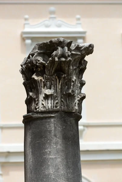 Antica Colonna Romana Tra Rovine Delle Terme Diocleziano Roma — Foto Stock