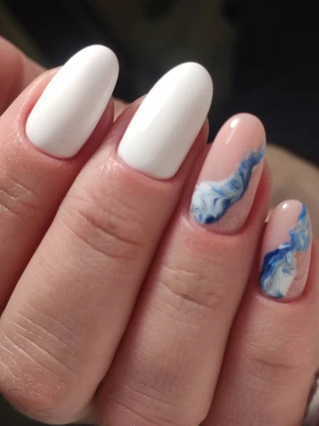 Piękny Manicure Paznokci Tle Modnej Konsystencji — Zdjęcie stockowe