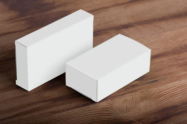 木製のテーブルの背景に2つのピルボックスパッケージ デザインに対応した編集可能なモックアップテンプレート 選択パスが含まれています — ストック写真