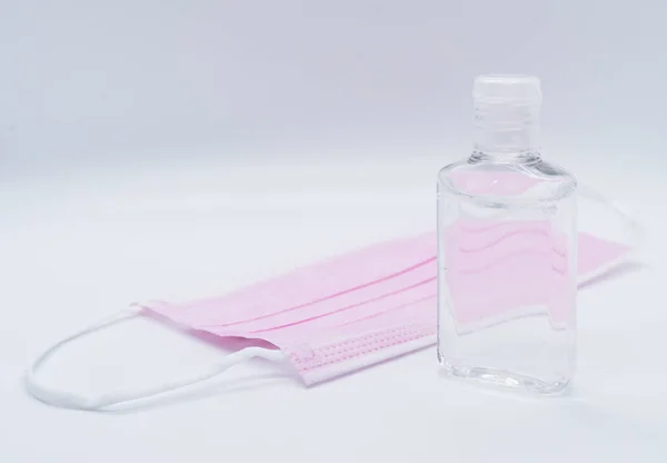 Botella Gel Desinfectante Con Máscaras Faciales Color Rosa Aislado Sobre — Foto de Stock