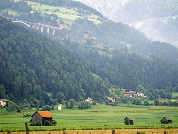 Krásná Krajina Horskou Vesnicí — Stock fotografie