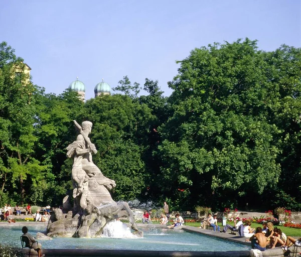 Der Brunnen Park — Stockfoto