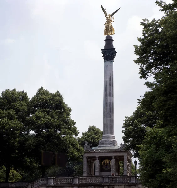 Fuarın Kalabalık Eyaletinin Başkentinin Anıtı — Stok fotoğraf