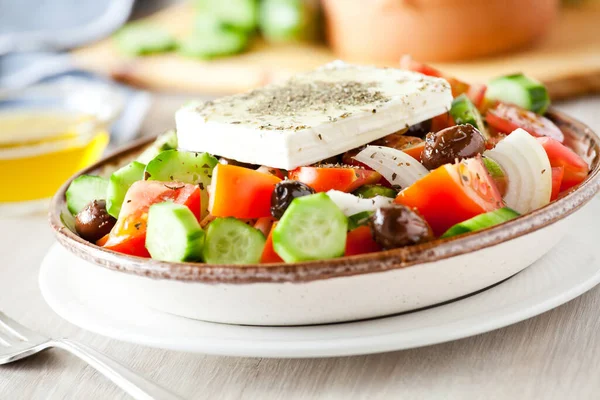 Salade Met Feta Kaas Tomaten Avocado Komkommer Mozzarella — Stockfoto