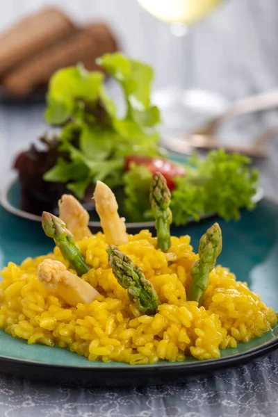 鶏肉や野菜と炒飯 — ストック写真