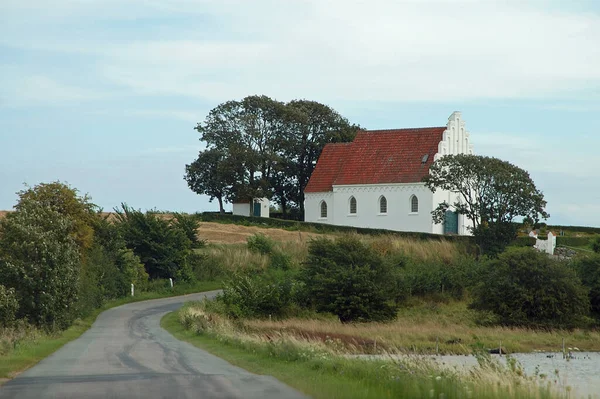 Paisagem Rural Com Celeiro Vermelho Uma Casa Grande — Fotografia de Stock