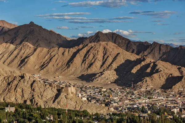 Gün Batımında Shanti Stupa Dan Leh Görüntüsü Ladakh Jammu Kashmir — Stok fotoğraf