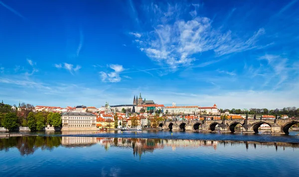 Panorama Charles Bridge Vltava River Gradchany Prague Castle Vitus Cathedral — Stock Photo, Image