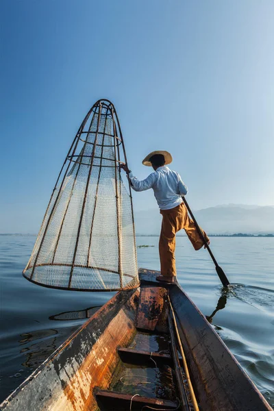 Atracción Turística Myanmar Pescador Tradicional Birmano Con Red Pesca Lago — Foto de Stock