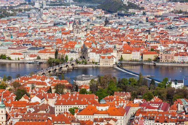 Charles Hava Görünümünü Köprü Vltava Nehri Eski Şehir Petrin Hill — Stok fotoğraf