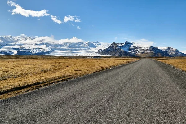 Camino Grava Islandia Con Montañas Glaciares Fondo —  Fotos de Stock