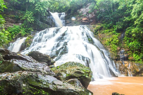 Schöner Wasserfall Wald — Stockfoto