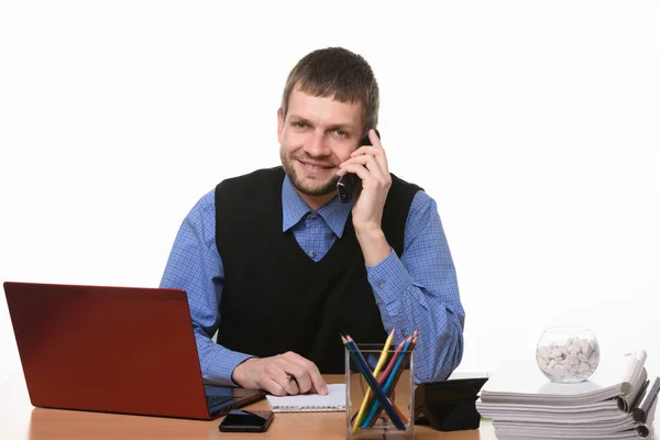 Företagare Talar Telefon Vid Skrivbordet Vit Bakgrund — Stockfoto