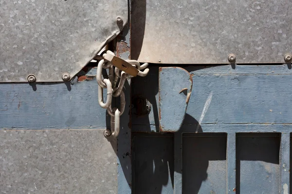 Puerta Vieja Con Una Cerradura Cadena — Foto de Stock