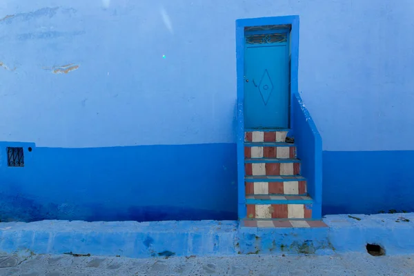 Blauwe Deur Met Witte Turquoise Deuren — Stockfoto