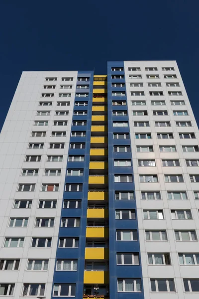 Moderno Edifício Apartamentos Cidade — Fotografia de Stock