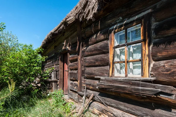 Oud Houten Huis Van Hout Met Een Dak Van Stro — Stockfoto