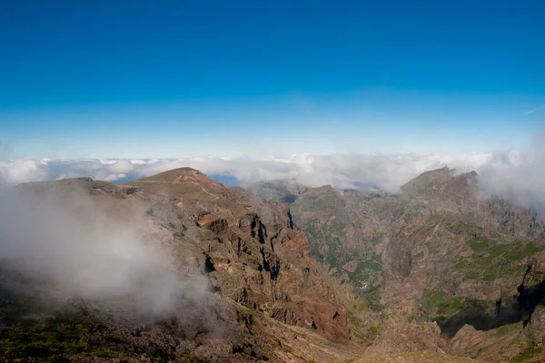 Piękny Krajobraz Gór Doliny Wulkanu Chmurach — Zdjęcie stockowe