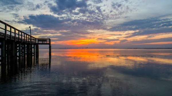 Cielo Nocturno Vibrante Atardecer Mobile Bay Largo Costa Del Golfo — Foto de Stock