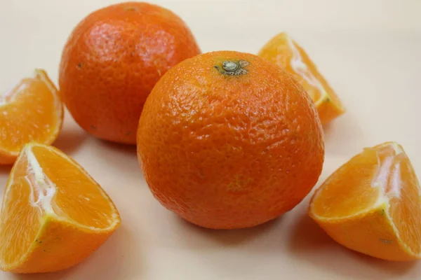 Färsk Mogen Apelsin Frukt Vit Bakgrund — Stockfoto