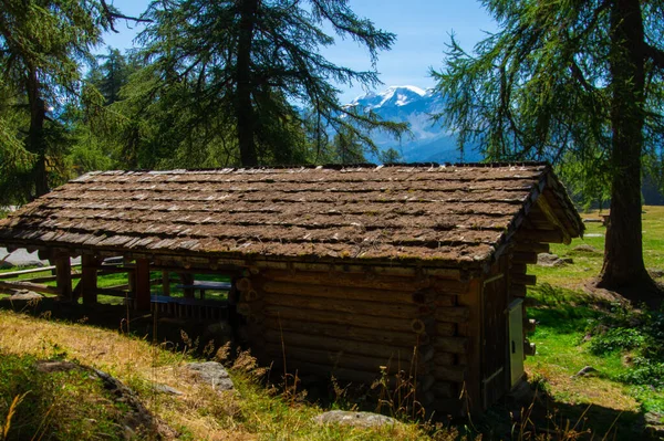 山の古い木造住宅 — ストック写真