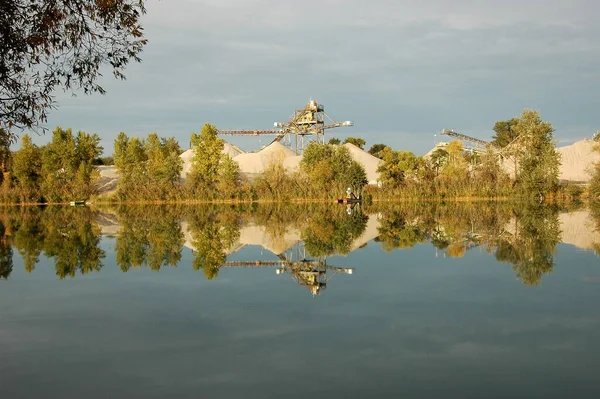 Krásná Krajina Řekou Jezerem — Stock fotografie