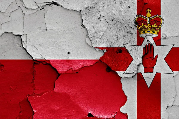 Vlajky Polska Severního Irska Namalované Popraskané Zdi — Stock fotografie