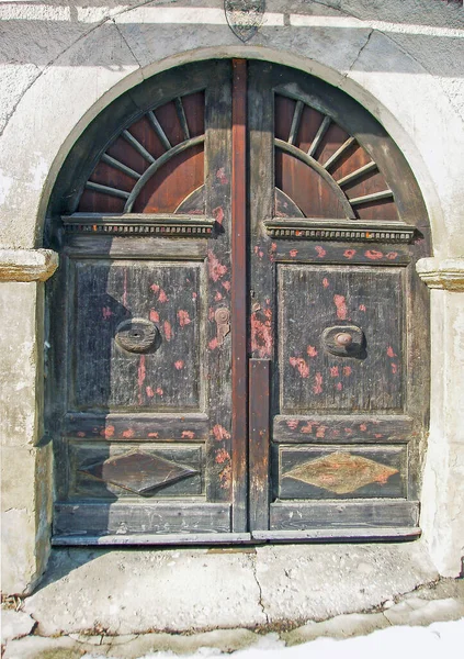 Porta Madeira Velha Com Uma Janela — Fotografia de Stock