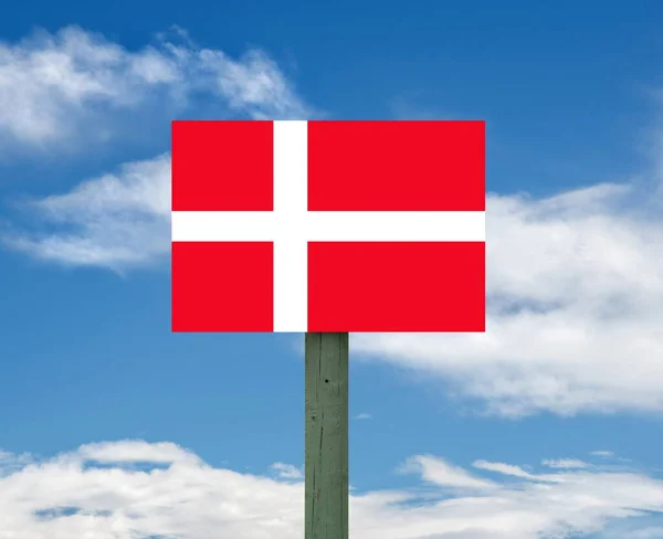 Denmark Bandera Fondo Del Cielo —  Fotos de Stock