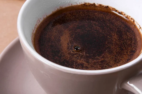 Tasse Café Avec Une Cuillère Sur Fond Blanc — Photo