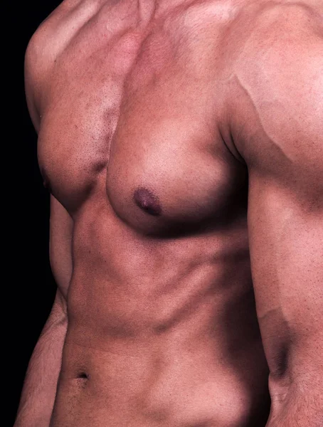 Muskulöser Mann Mit Nacktem Oberkörper Auf Schwarzem Hintergrund — Stockfoto
