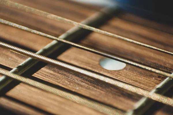 Makro Nahaufnahme Akustischer Gitarrensaiten Bei Sonnenschein Konzept Für Musik Und — Stockfoto