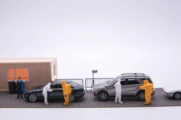 Mobile Covid Teststation Met Miniatuurauto Mensen — Stockfoto