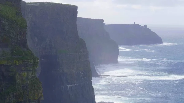 Moher Ünlü Kayalıklarla Sisli Bir Günde — Stok fotoğraf