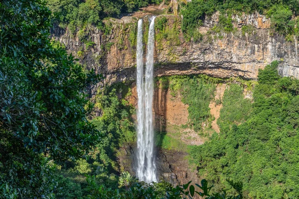 インド洋のモーリシャス島のシャムレル滝 — ストック写真